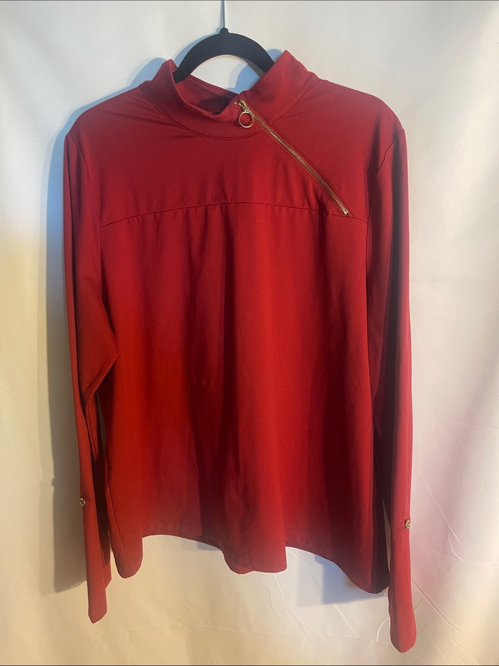 Women’s Red Zip-Accent Long-Sleeve Top